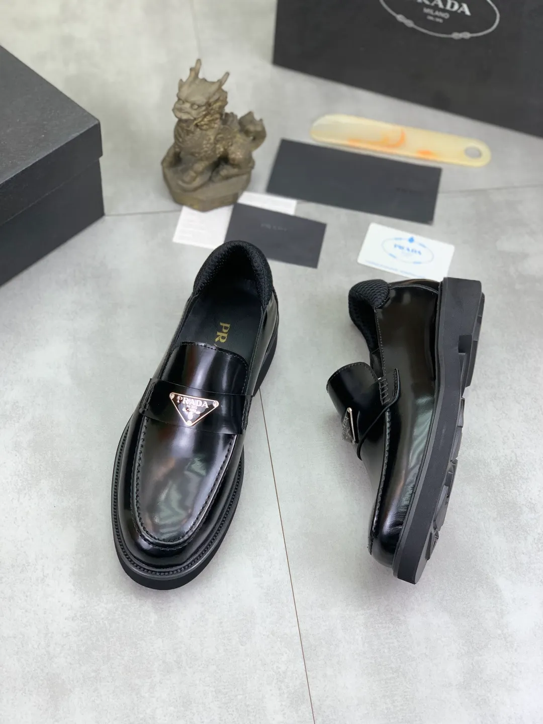 Men's shoes 💰P480 new style 💰 💎💎💎 water-dyed cow lining original order quality PRADA —🆘.Prada original purchase agent, high-end business leather shoes, fabric: imported from Italy cowhide material ➕ water-dyed cow lining/cowhide lining ➕ special original outsole, fine workmanship, real thing ^_^ Photographed 🎬size: 39-44